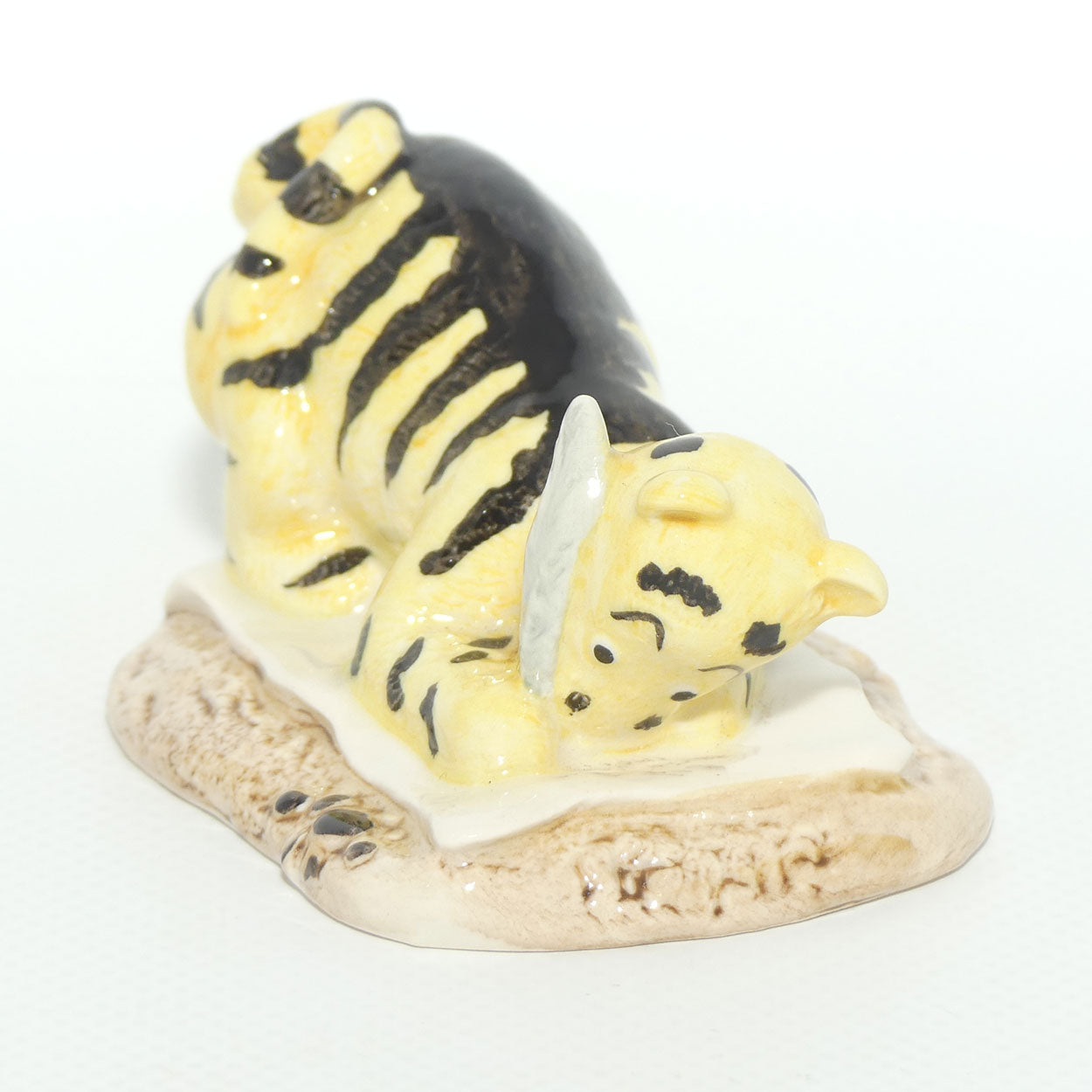 WP06 Royal Doulton Winnie the Pooh figure | Tigger signs the Rissolution | Boxed