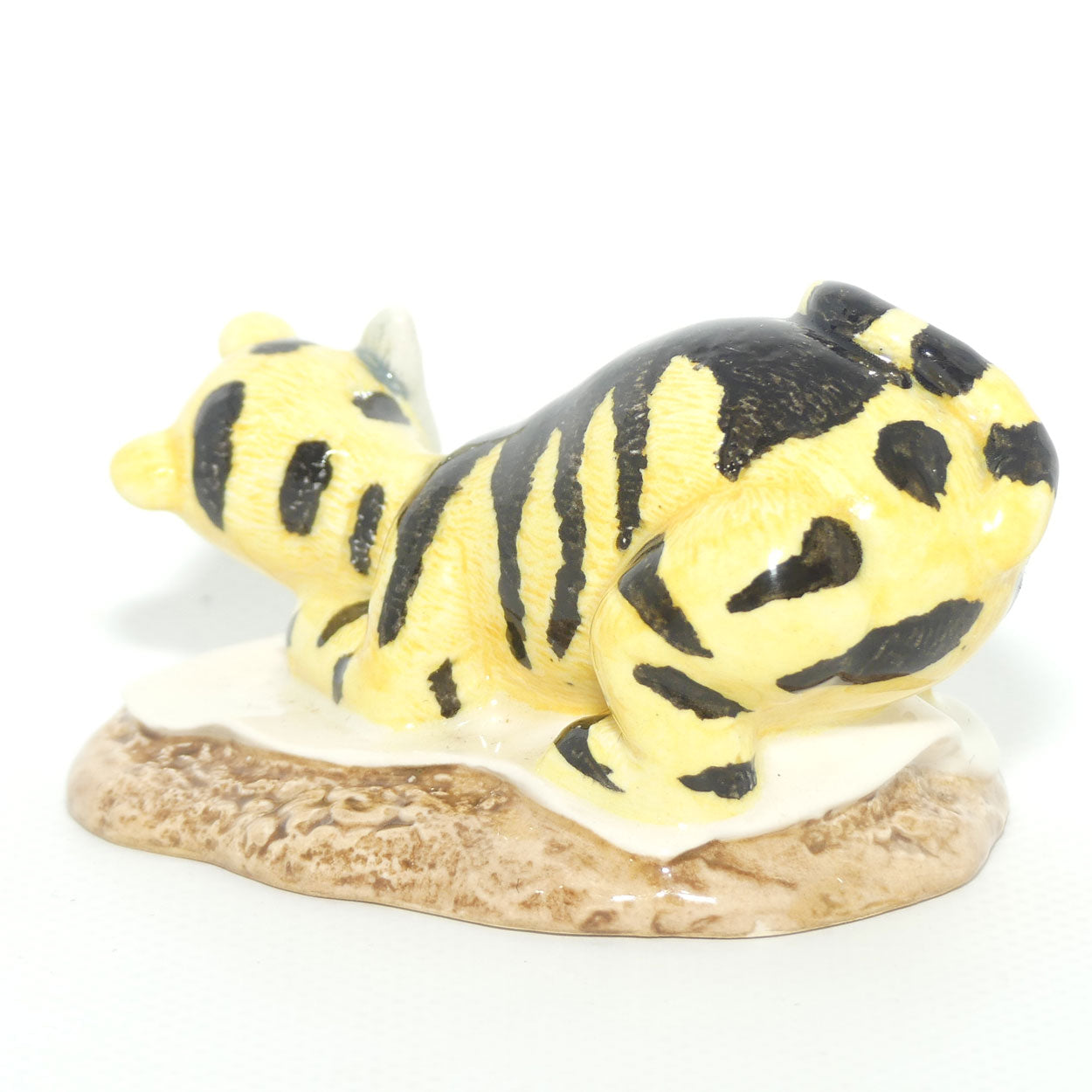 WP06 Royal Doulton Winnie the Pooh figure | Tigger signs the Rissolution | no box