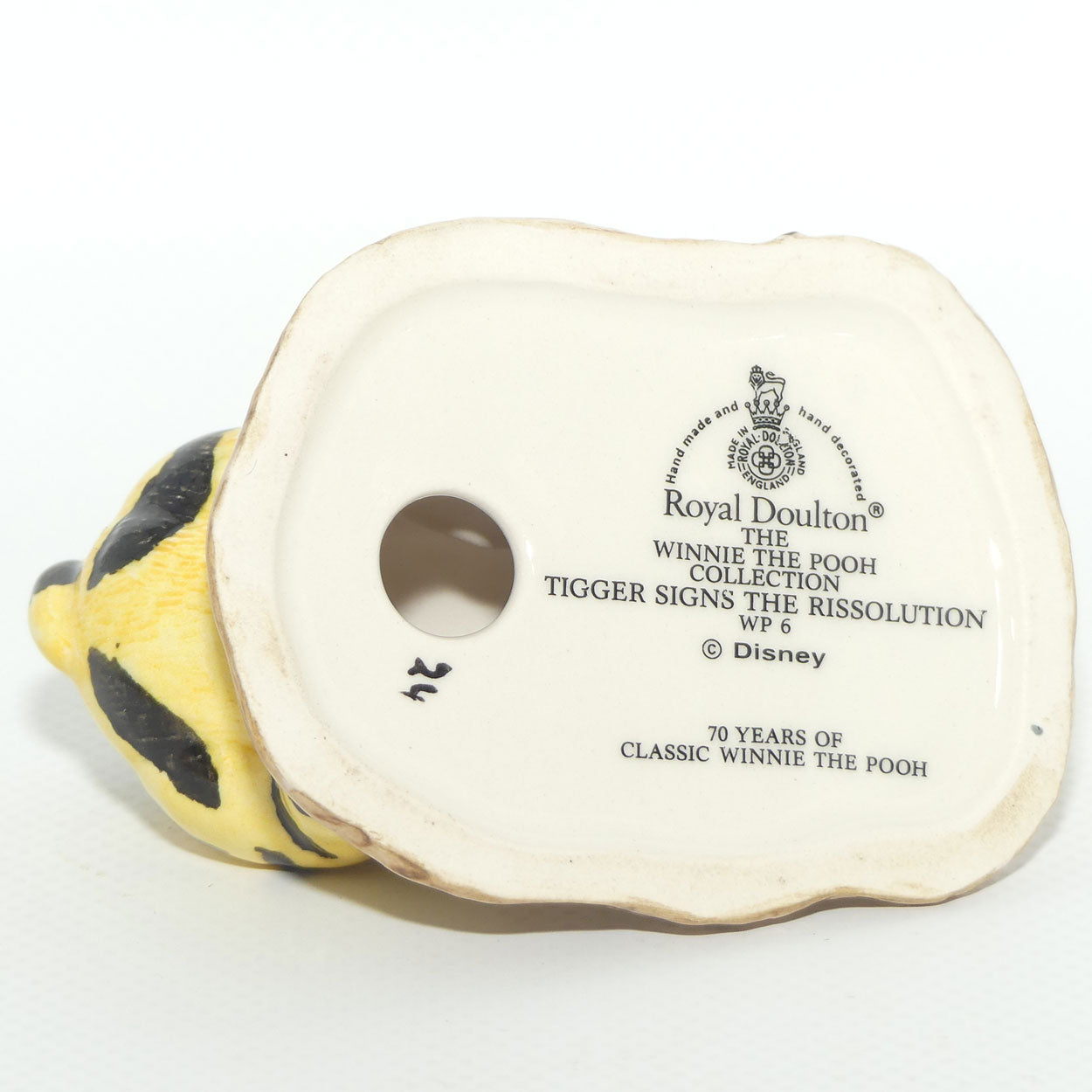 WP06 Royal Doulton Winnie the Pooh figure | Tigger signs the Rissolution | no box