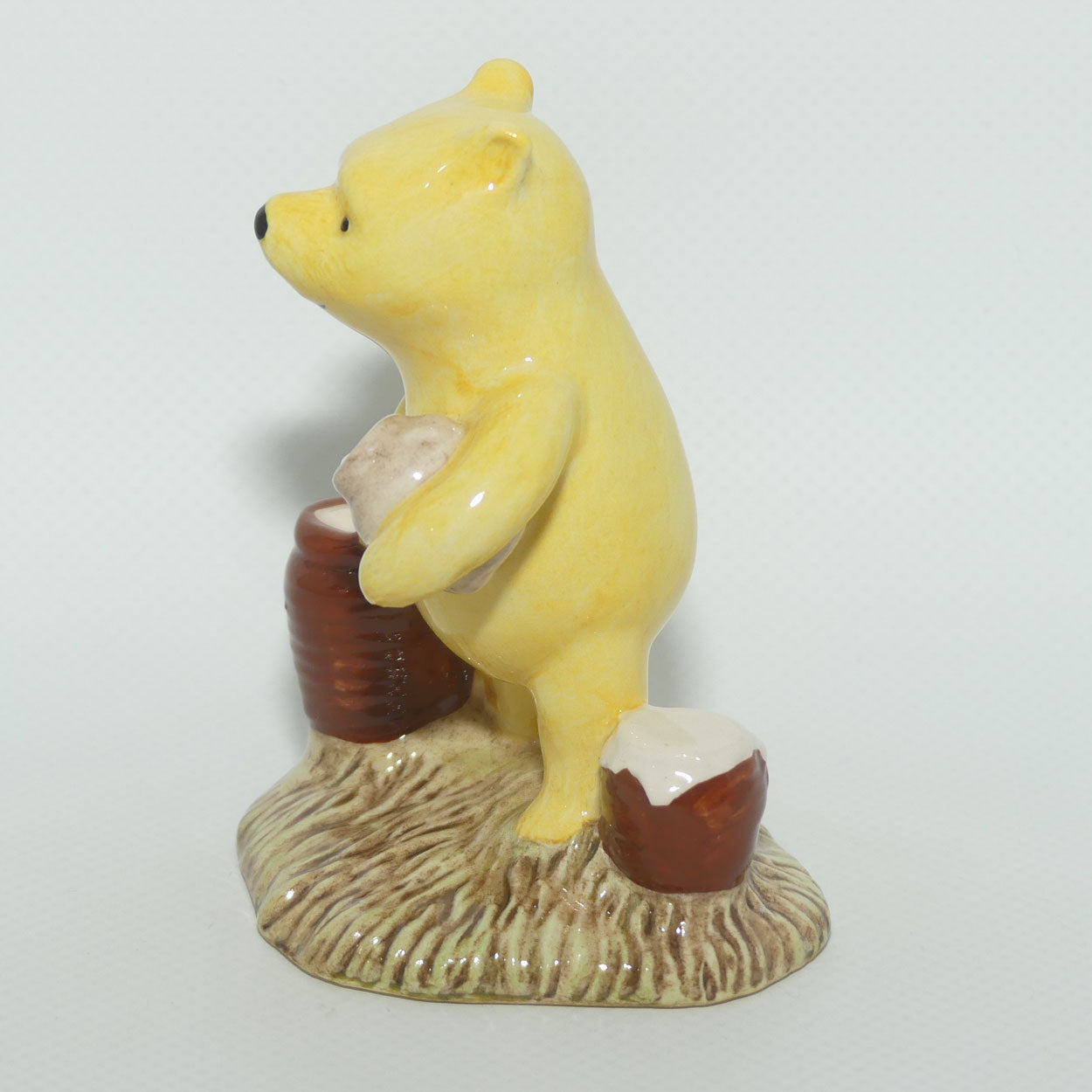 WP12 Royal Doulton Winnie the Pooh figure | Pooh Counting the Honeypots
