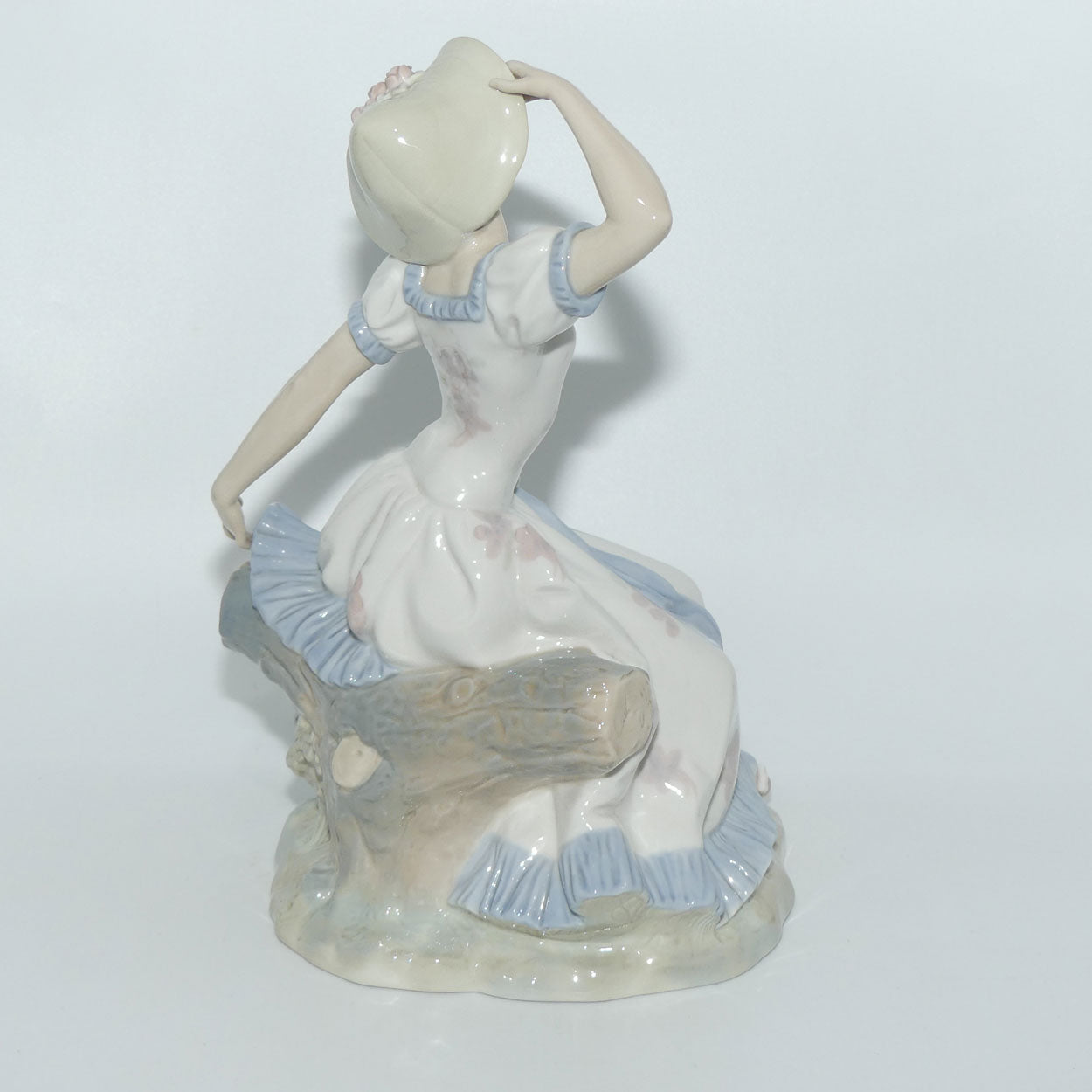 Zaphir | Nao | Lladro figure of a Seated Lady in Sun Hat