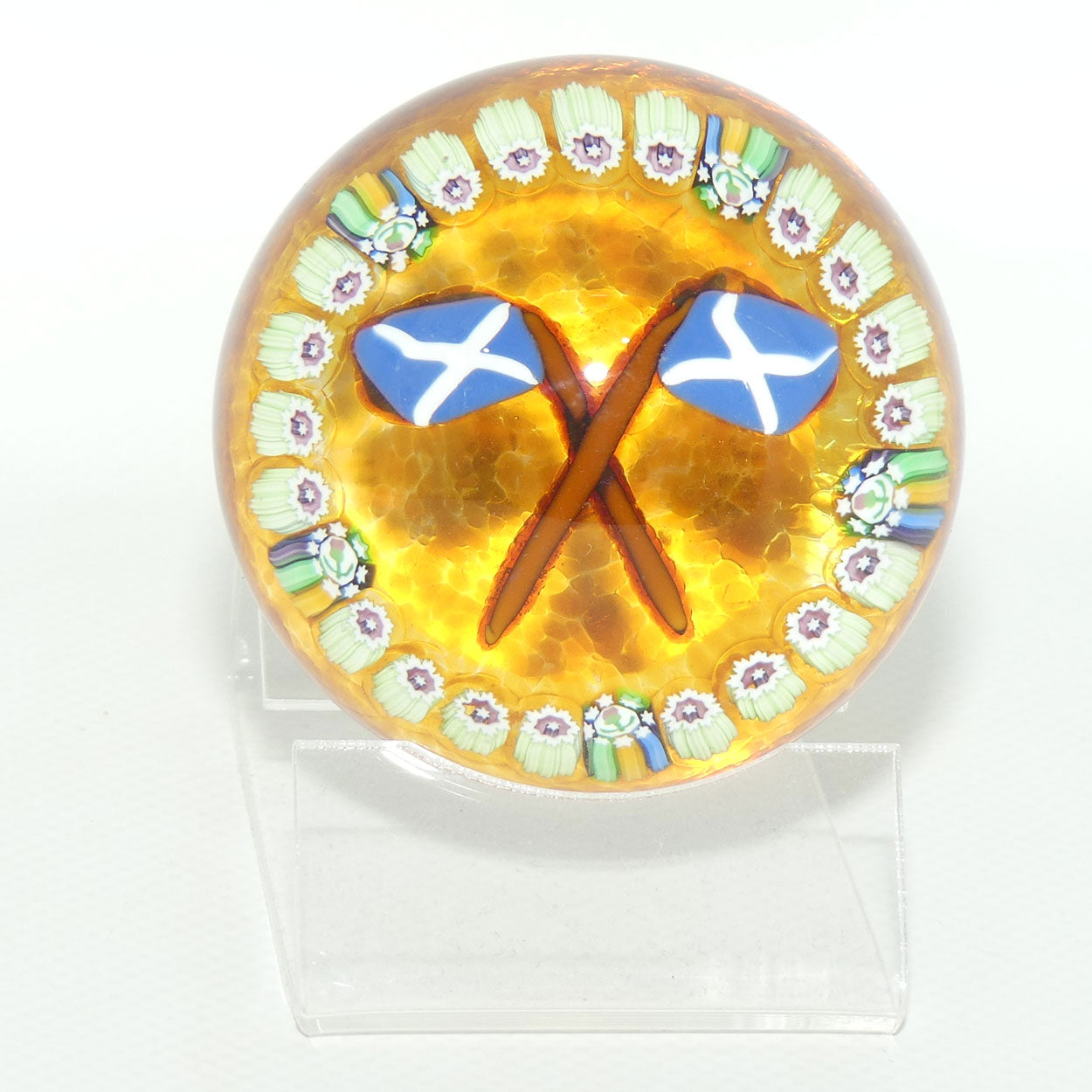 John Deacons Scotland the Brave medium paperweight | Amber