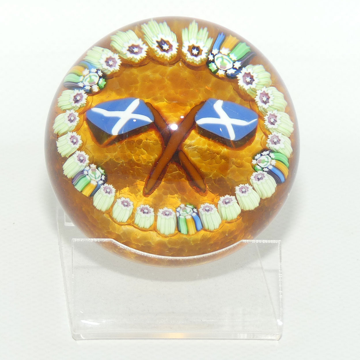 John Deacons Scotland the Brave medium paperweight | Amber