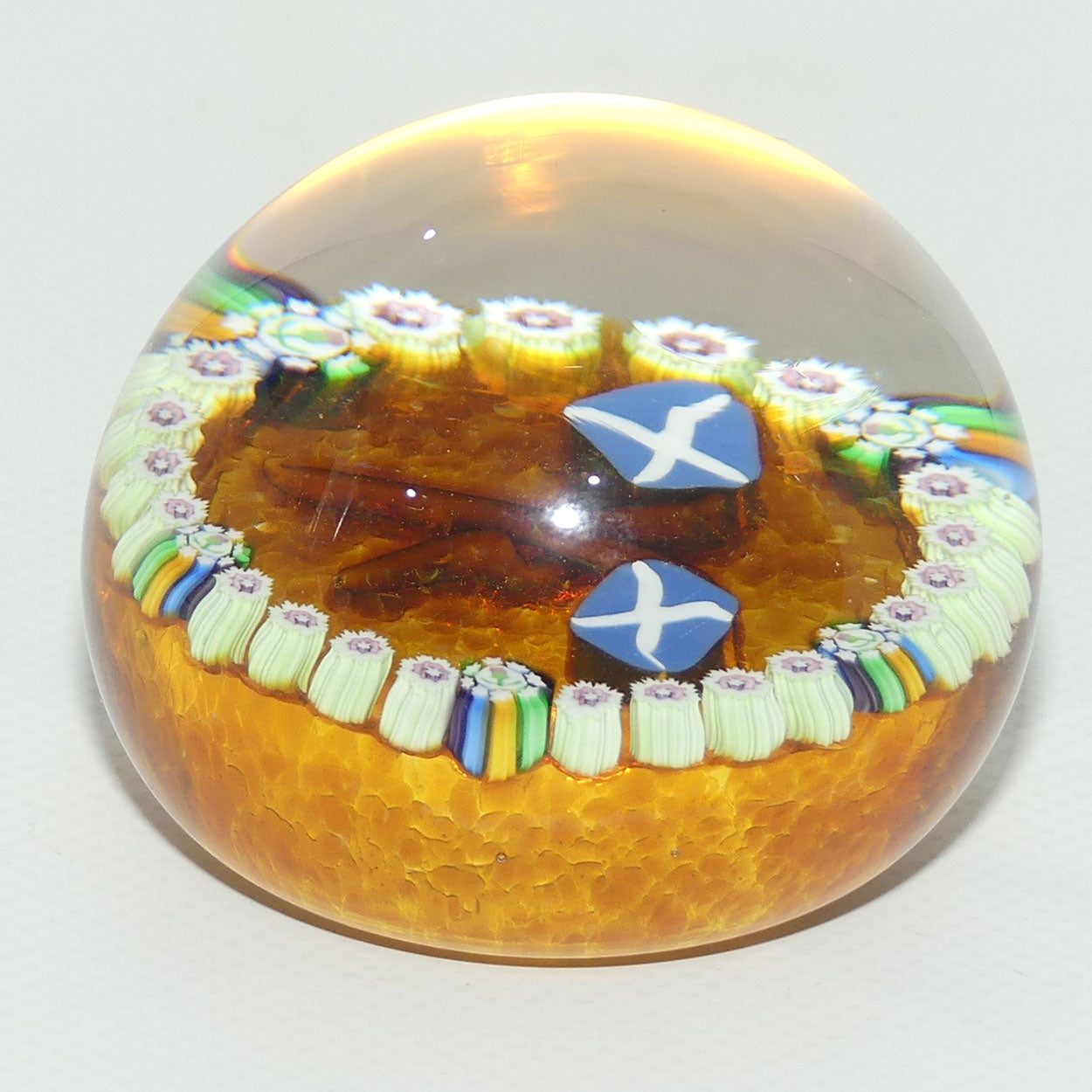 John Deacons Scotland the Brave medium paperweight | Amber
