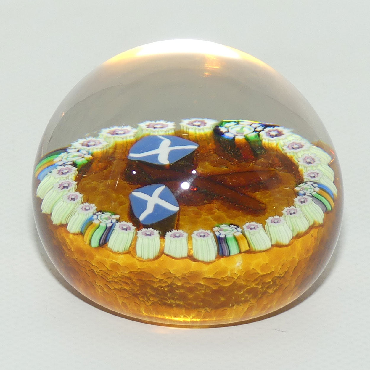 John Deacons Scotland the Brave medium paperweight | Amber