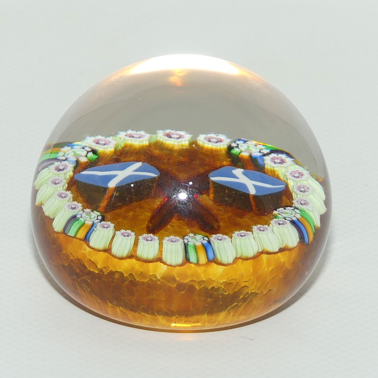 John Deacons Scotland the Brave medium paperweight | Amber