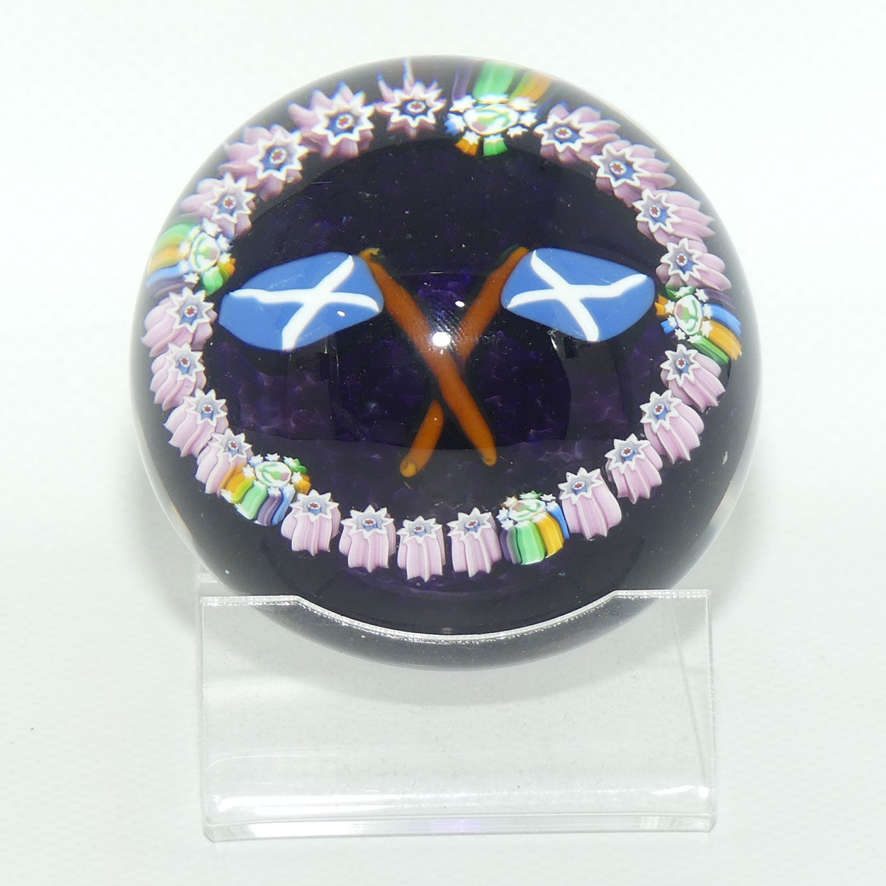 John Deacons Scotland the Brave medium paperweight | Amethyst