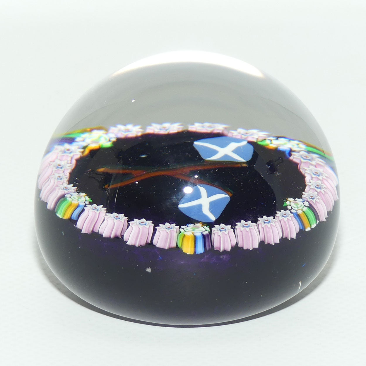 John Deacons Scotland the Brave medium paperweight | Amethyst