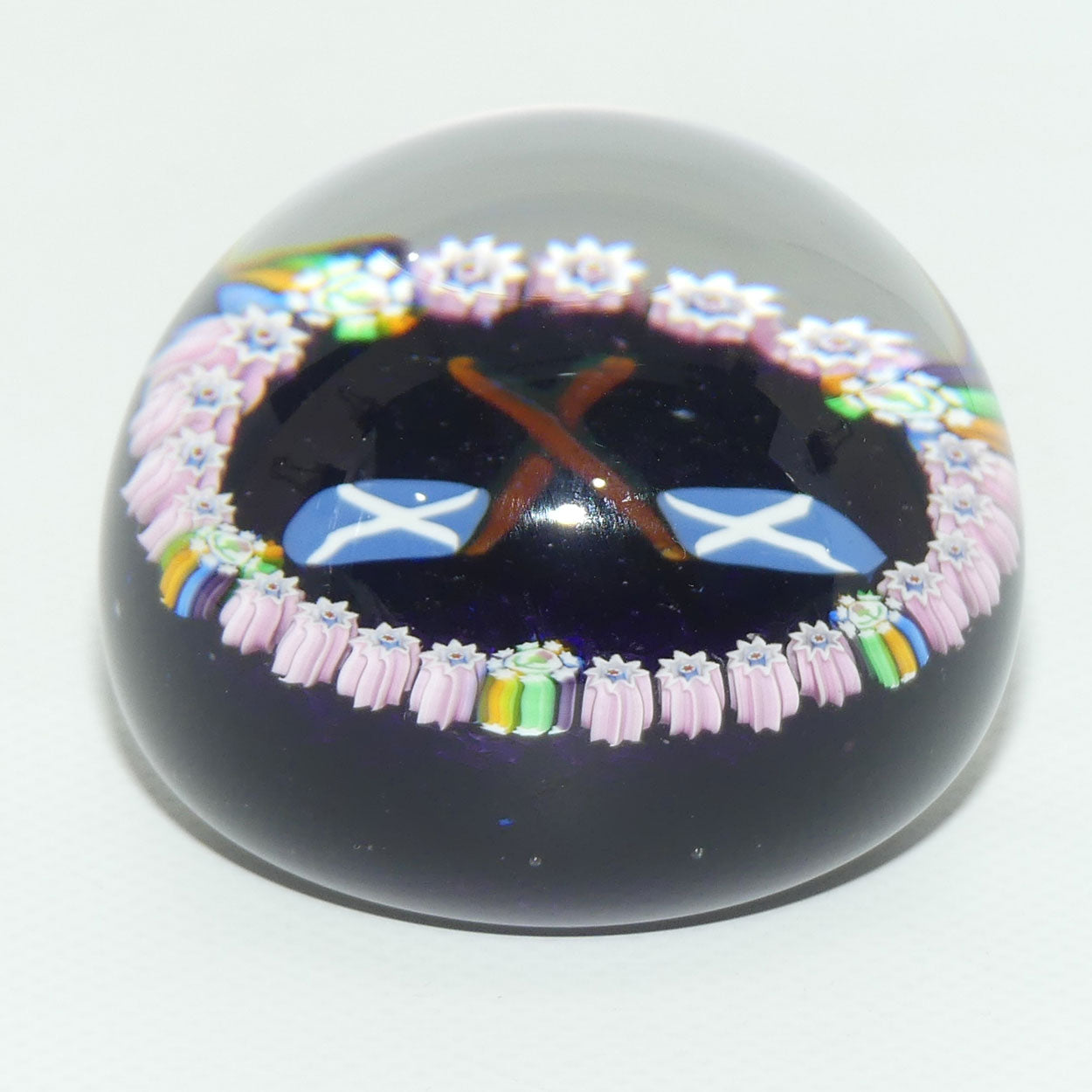 John Deacons Scotland the Brave medium paperweight | Amethyst