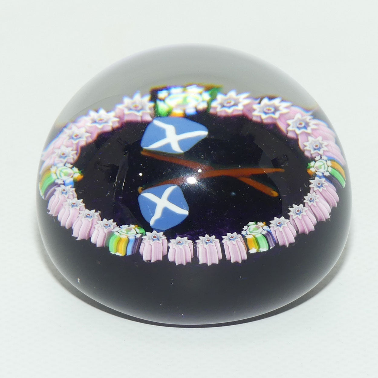 John Deacons Scotland the Brave medium paperweight | Amethyst