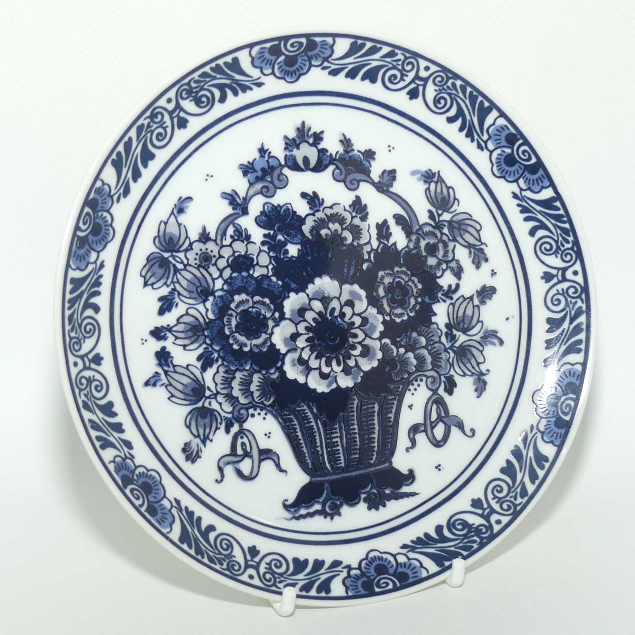 Delft Holland plate | Basket of Flowers
