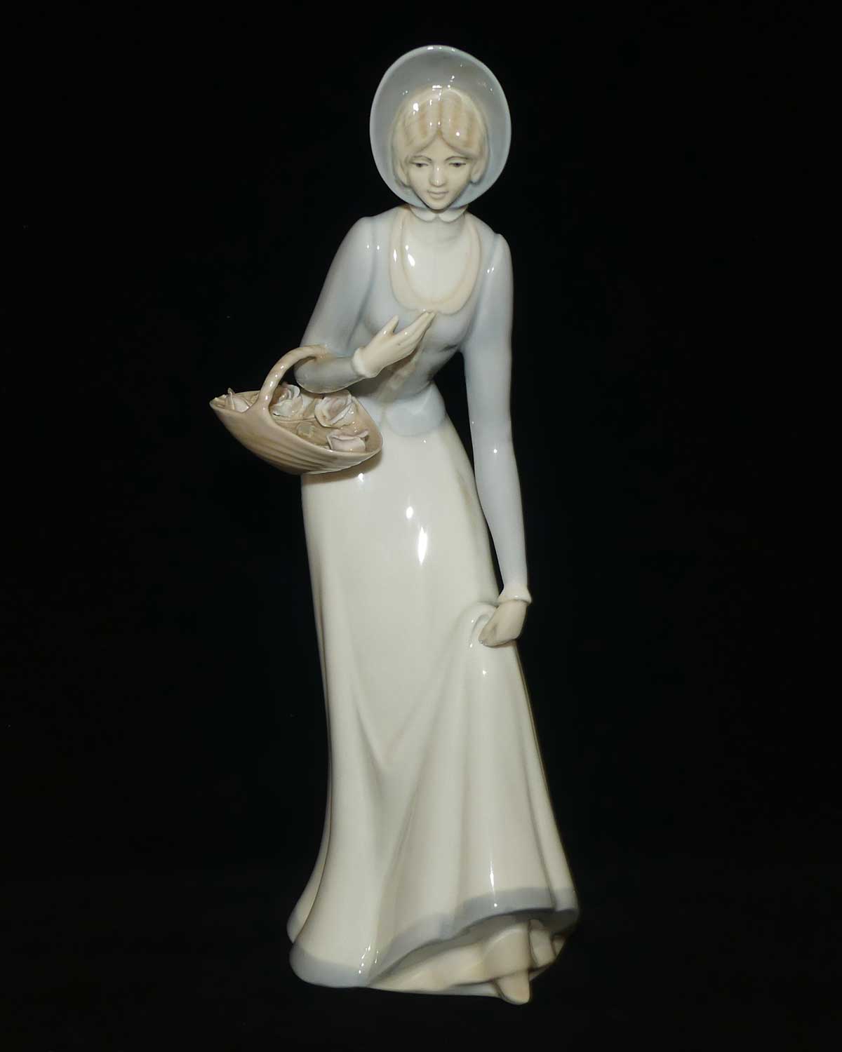 Porceval Spain figure Lady with Bonnet