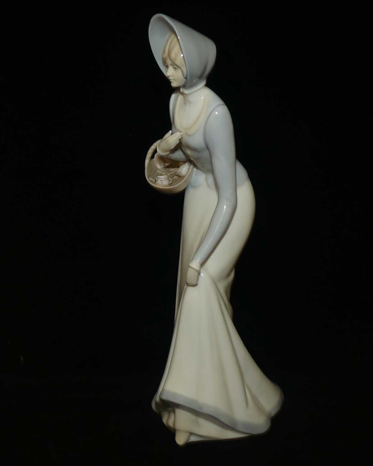 Porceval Spain figure Lady with Bonnet