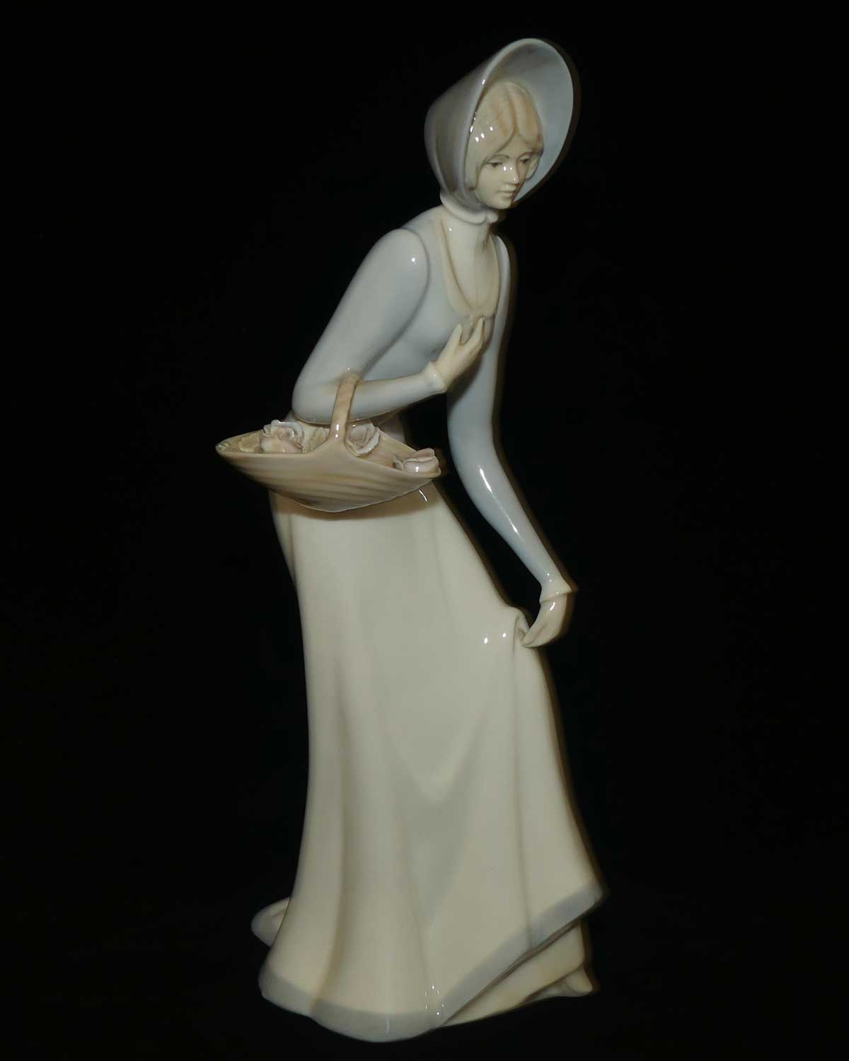 Porceval Spain figure Lady with Bonnet