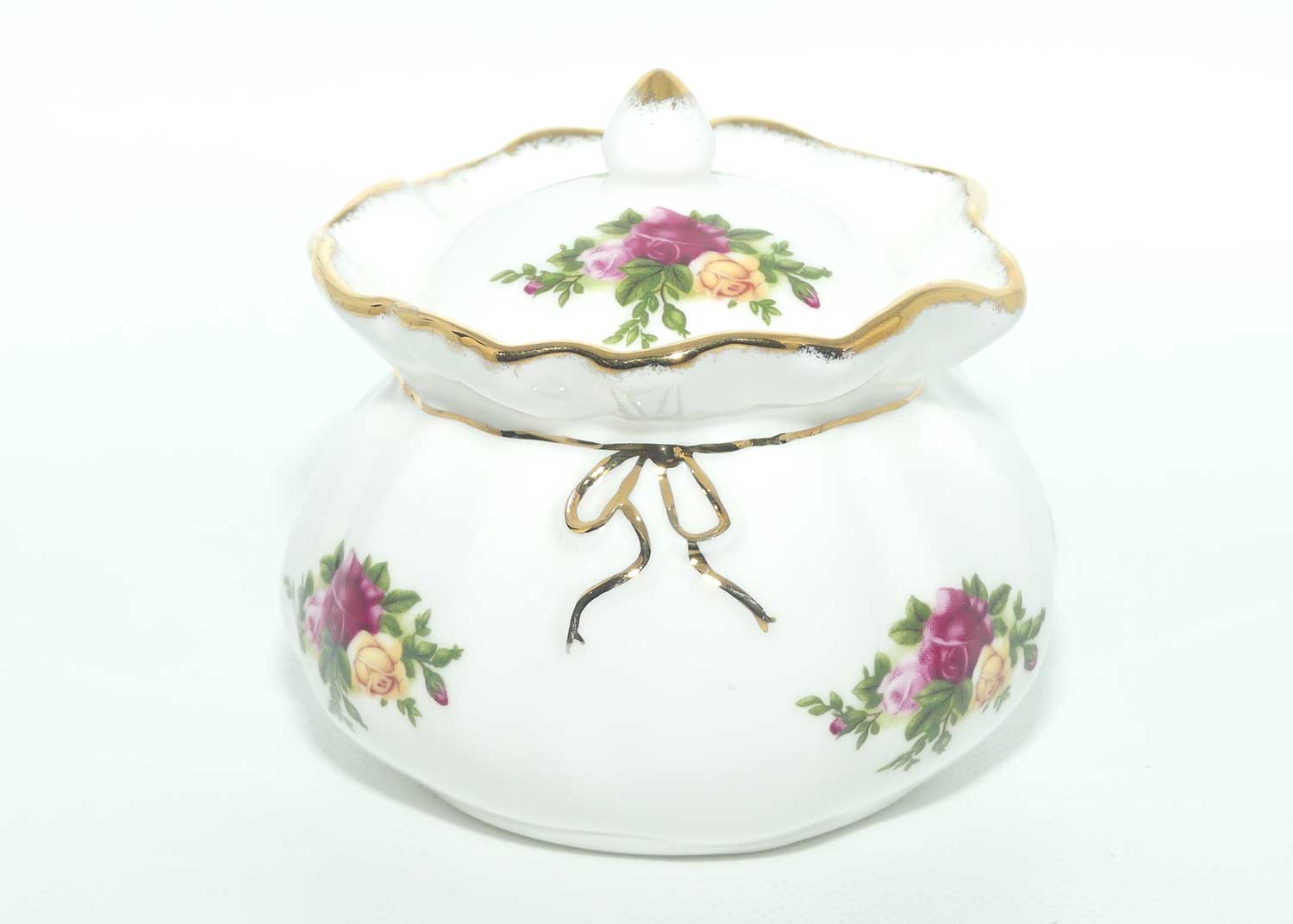 Royal Albert Bone China Old Country Roses Bow Pot | © 1962 Royal Albert Ltd backstamp | Asian