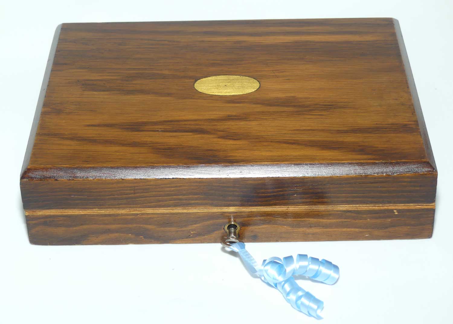 Edwardian era Faux Bone handled and EPNS blades set of 6 fish eaters in Original lockable box