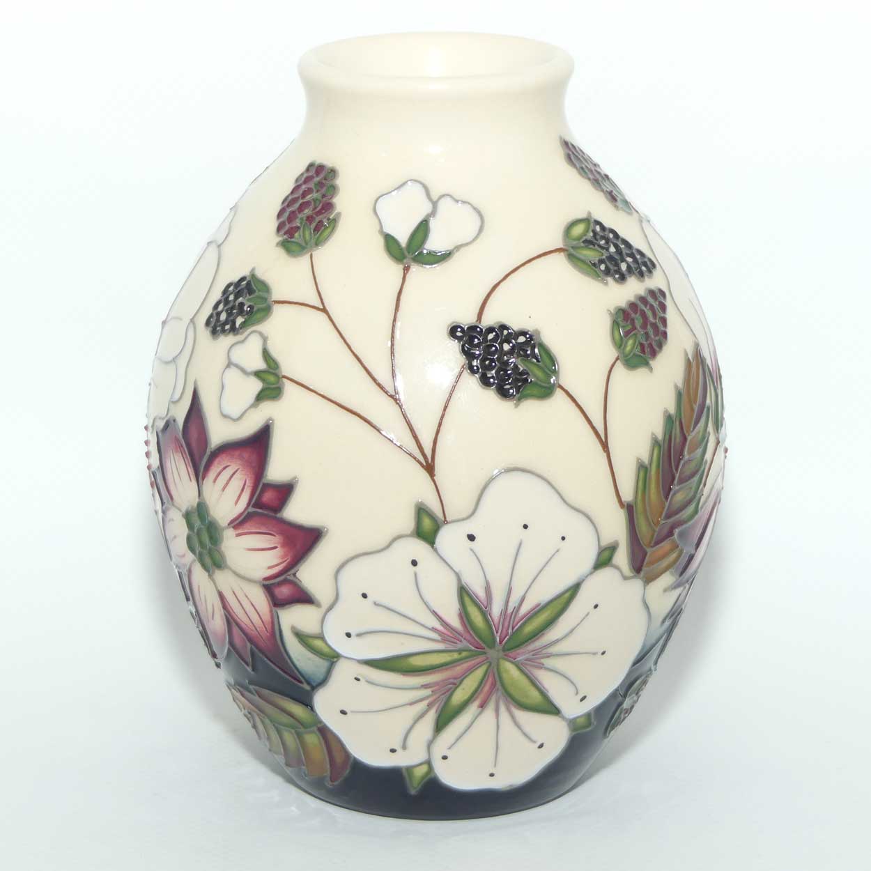 Moorcroft Bramble Revisited 3/5 vasevase