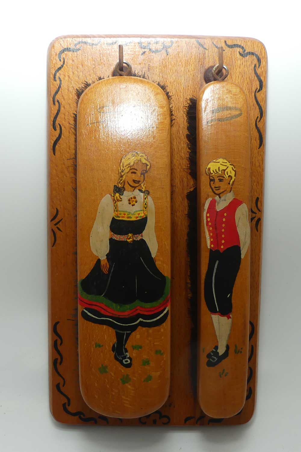 1950s era Dutch Boy and Girl Brush Set