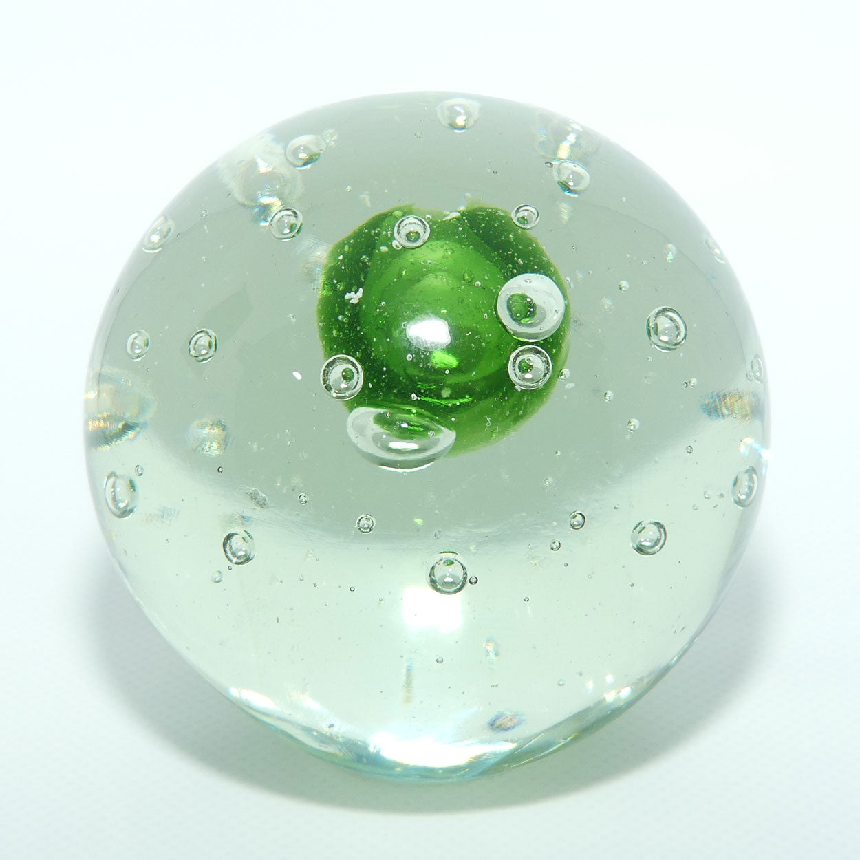 Controlled bubble with Green centre Magnum paperweight