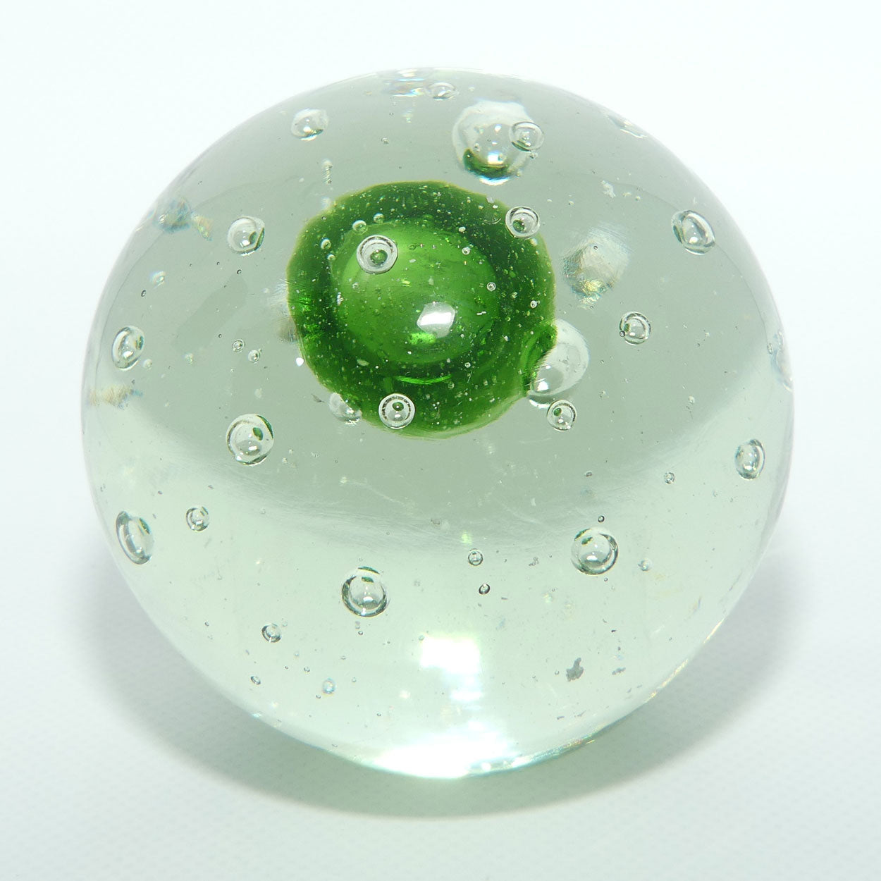 Controlled bubble with Green centre Magnum paperweight