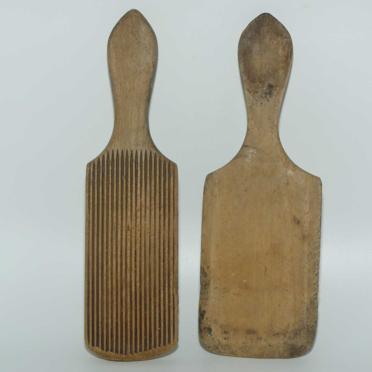Pair of Australiana butter pats | Wide and Narrow