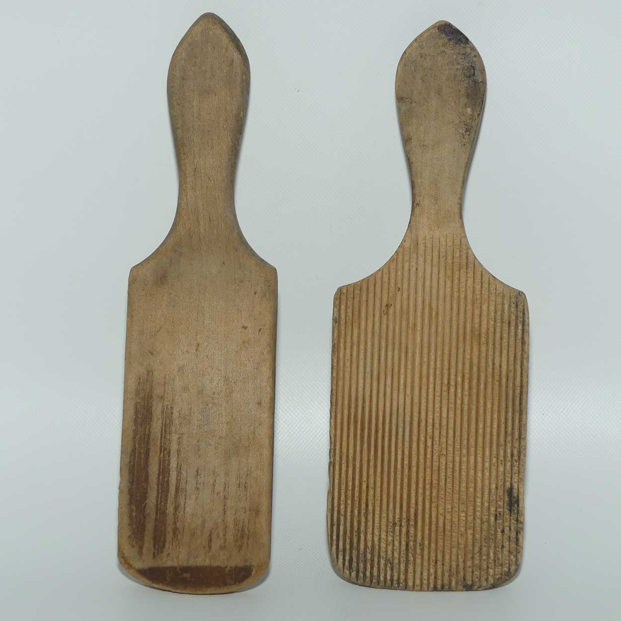 Pair of Australiana butter pats | Wide and Narrow
