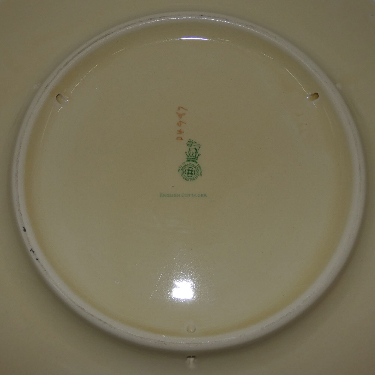 royal-doulton-english-cottages-wall-charger-d4987