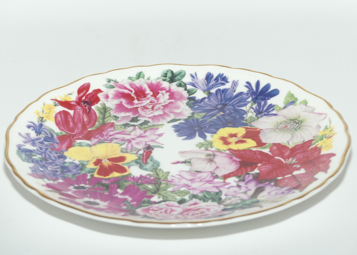 Royal Albert England | A Bouquet for the Queen Mother plate #8 | Christmas Bouquet