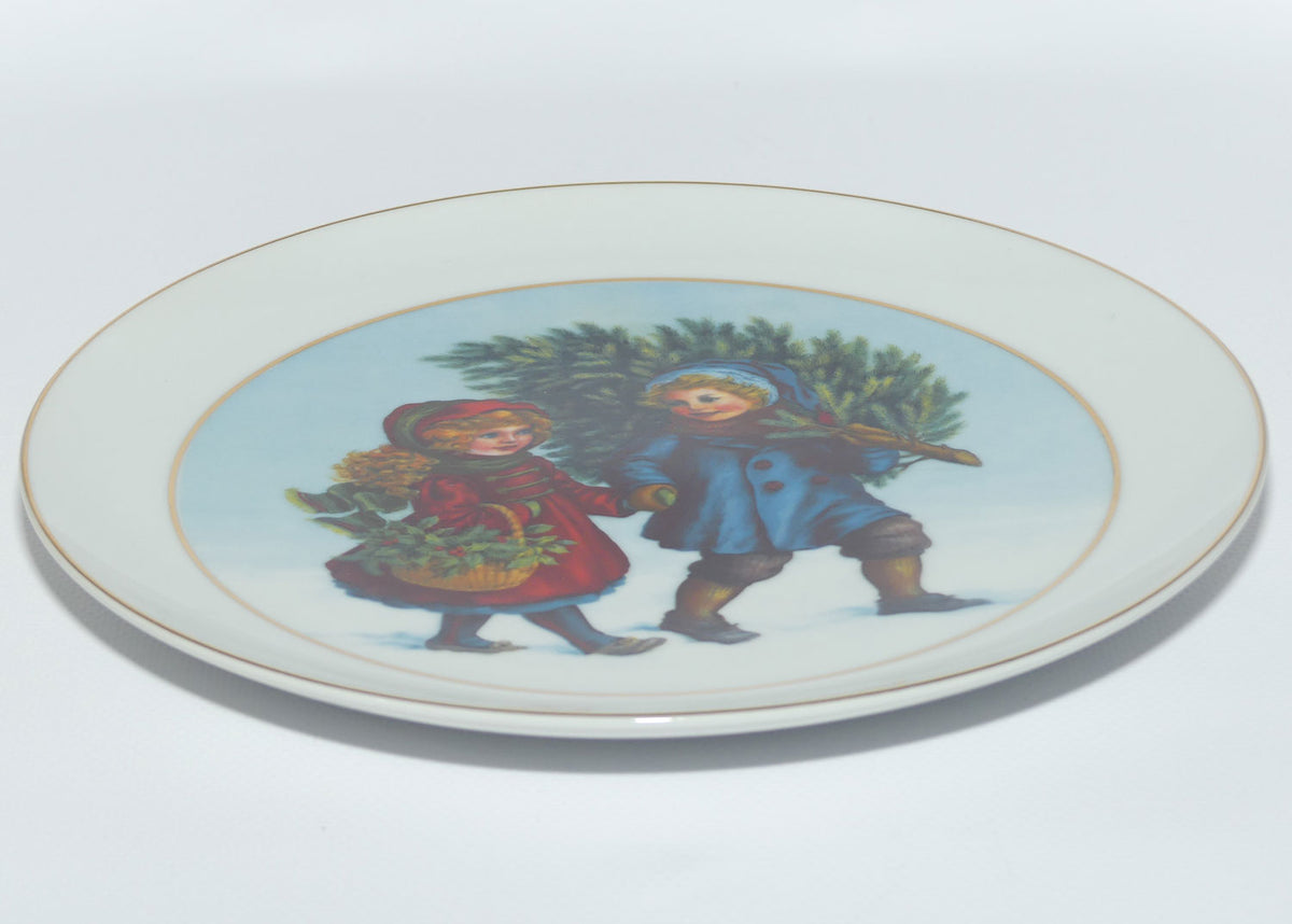 Avon Christmas plate | Christmas 1981 | First Edition | Sharing the Christmas Spirit | boxed