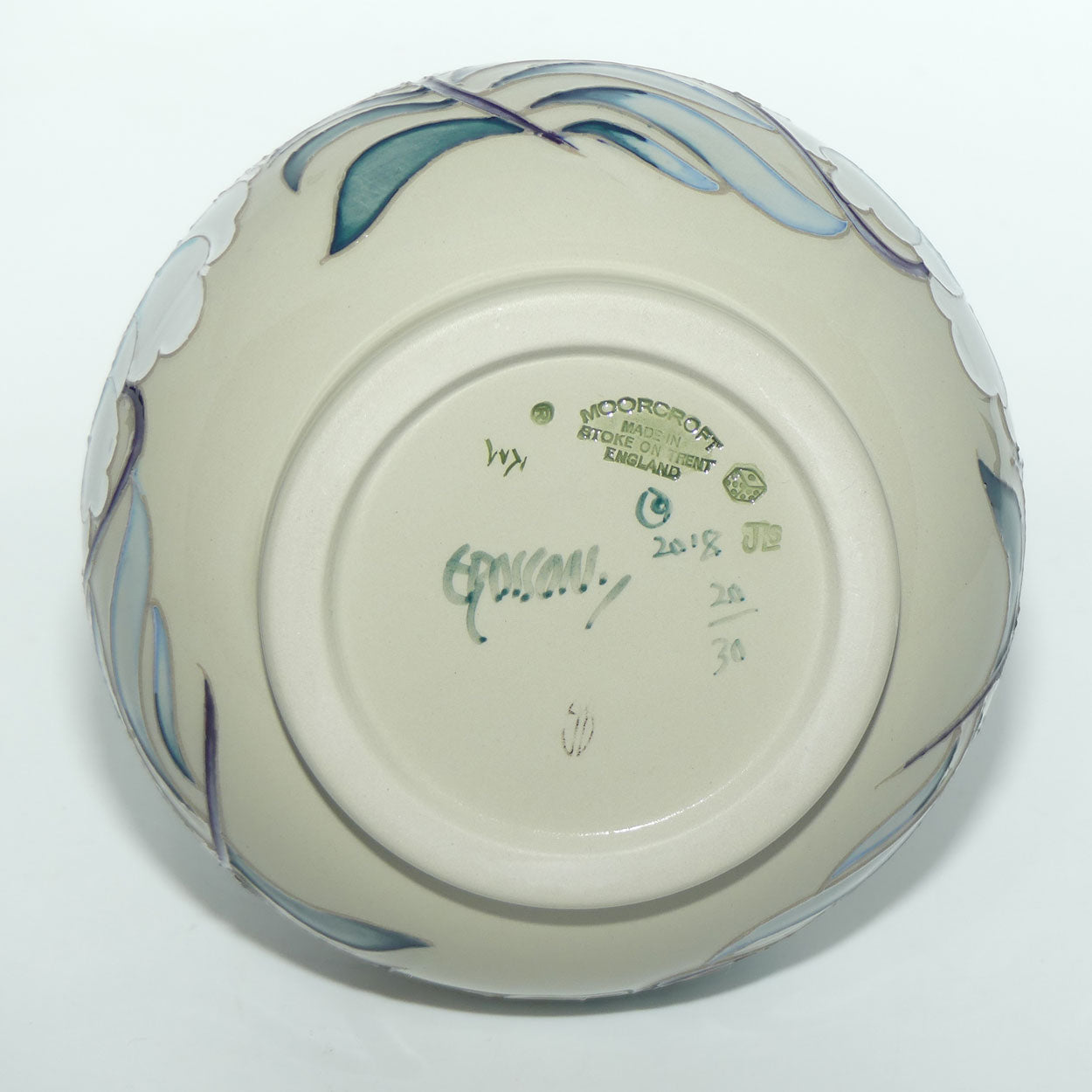 Moorcroft Chrysanthemum Sage 374/9 vase (Ltd Ed)