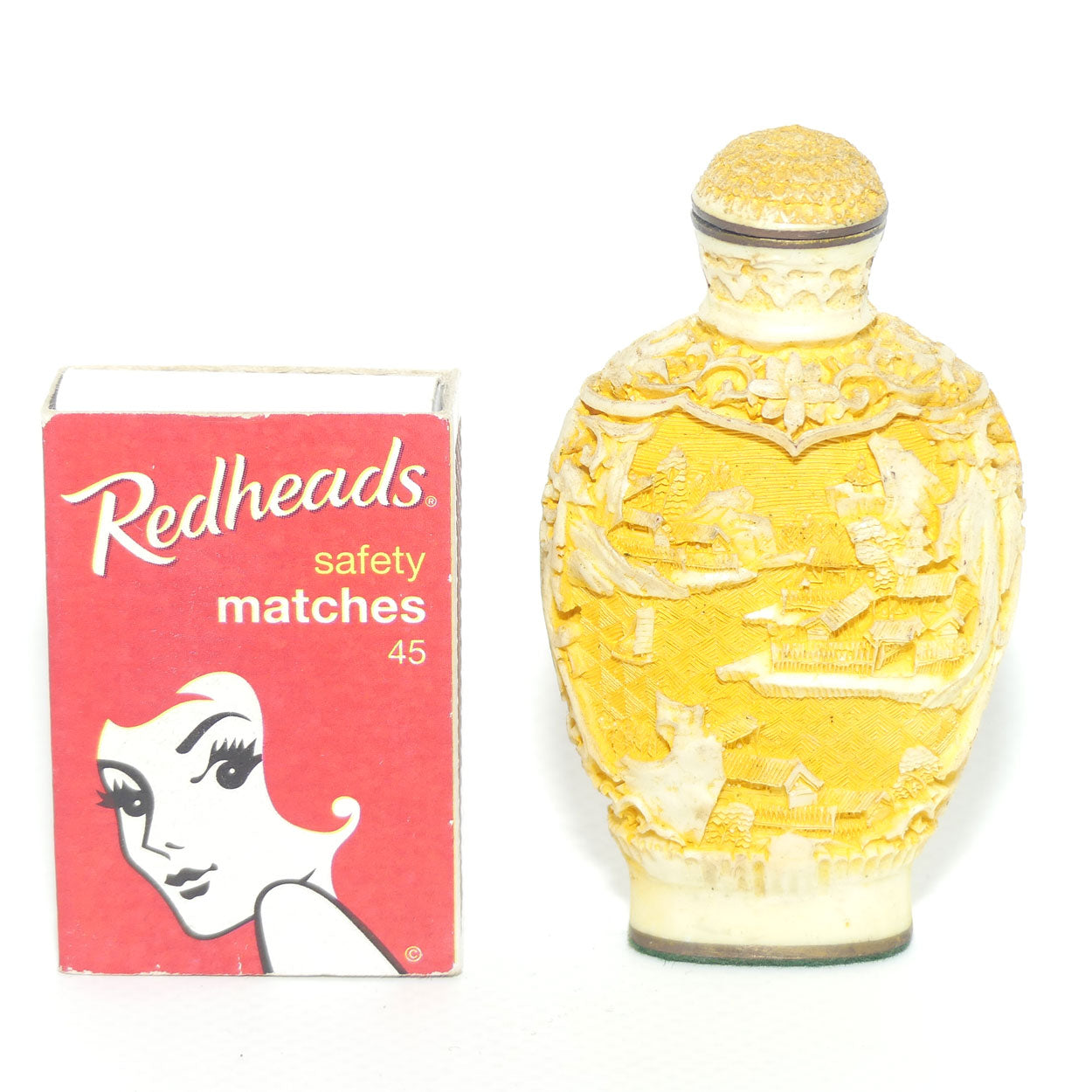 Chinese White Yellow Cinnabar snuff bottle | Village and Lake scene