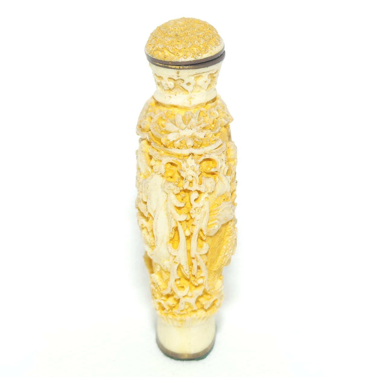 Chinese White Yellow Cinnabar snuff bottle | Village and Lake scene