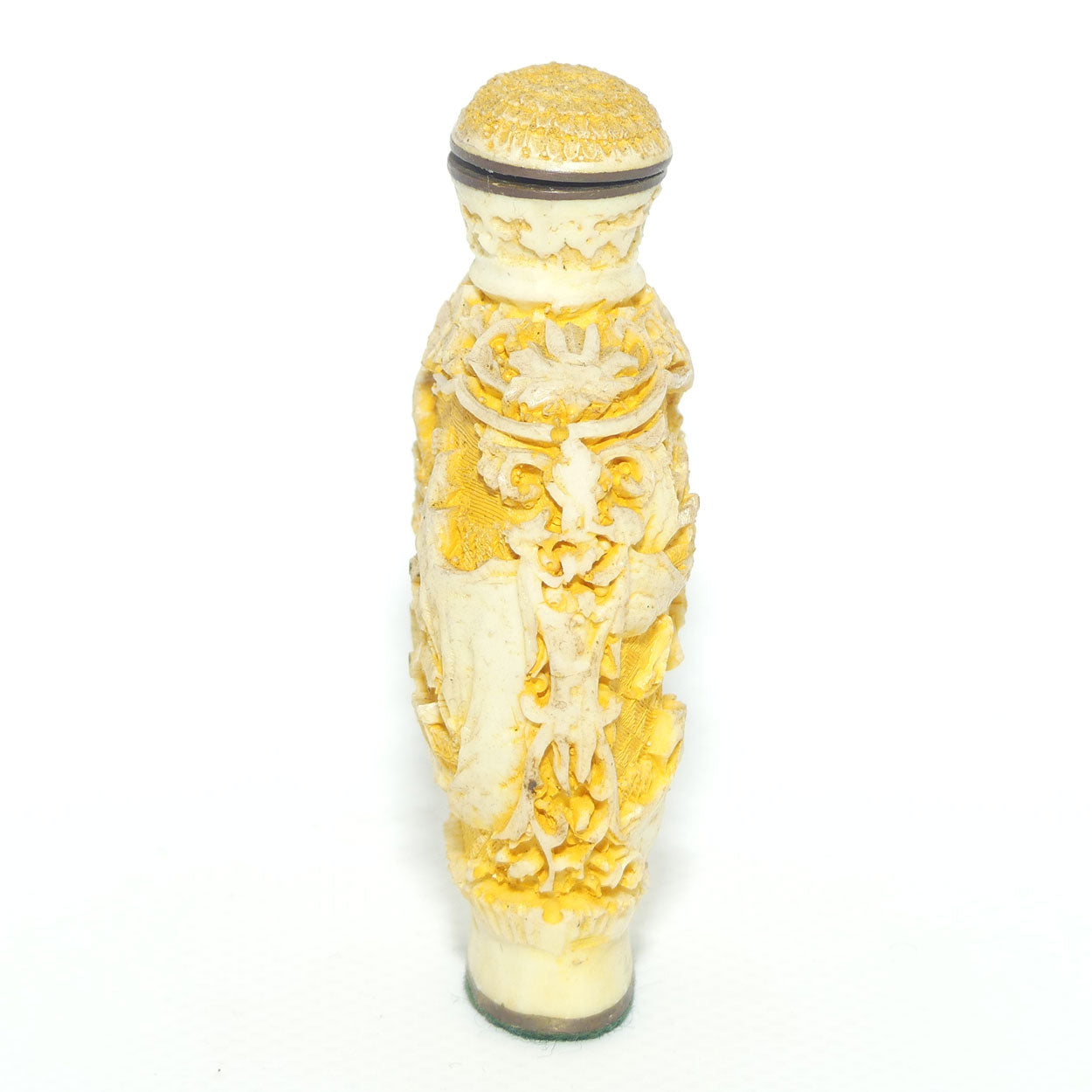 Chinese White Yellow Cinnabar snuff bottle | Village and Lake scene