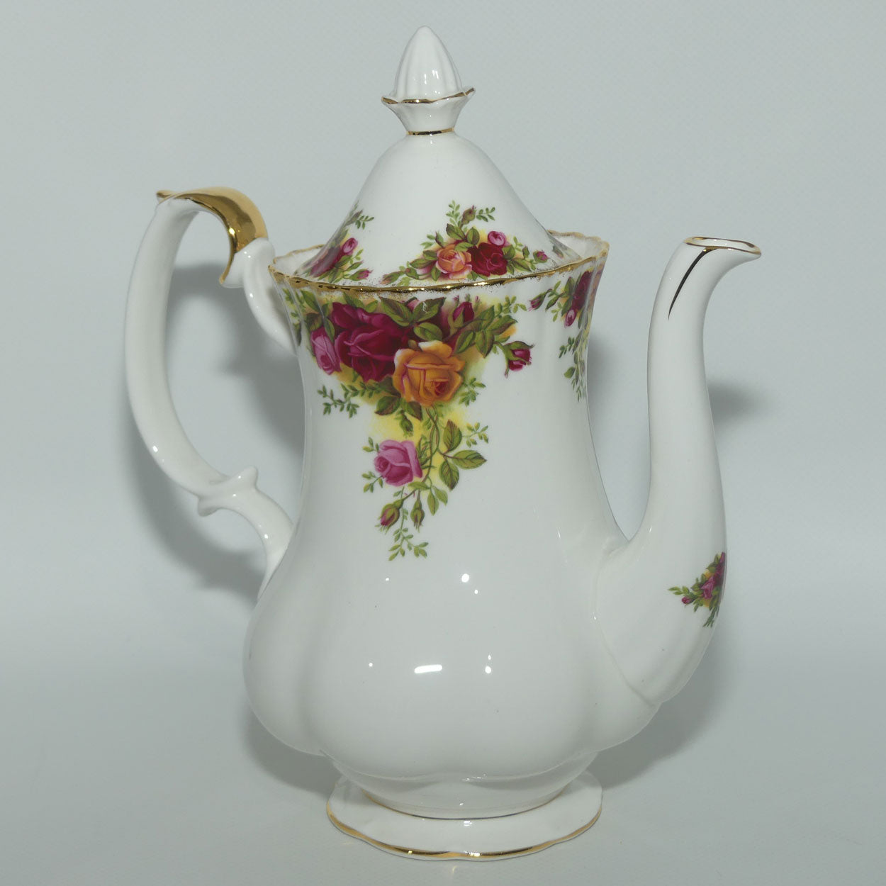 Royal Albert Bone China England Old Country Roses coffee pot | early stamp | small