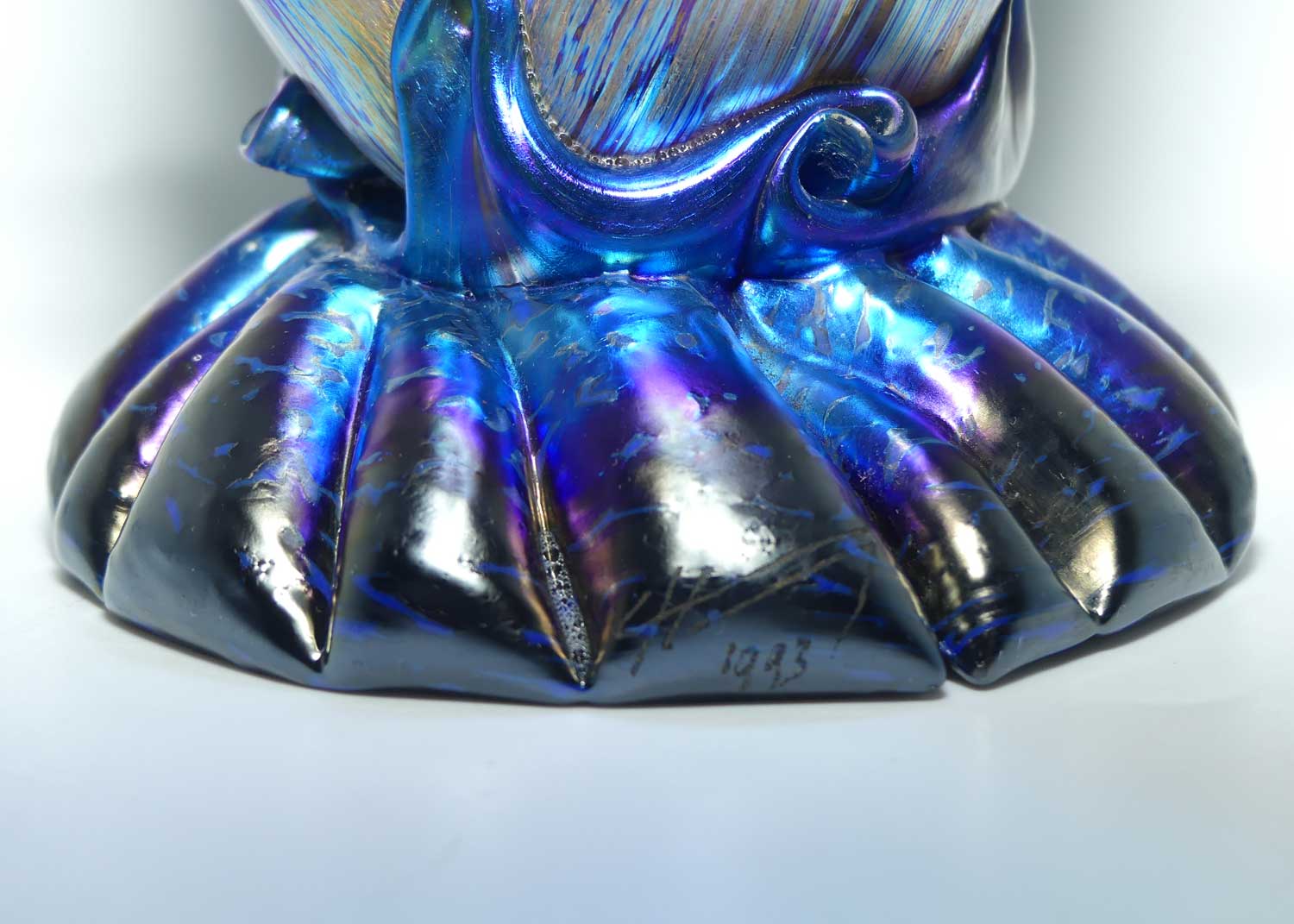 Exceptional Colin Heaney Iridescent Art Glass vase | 33cm