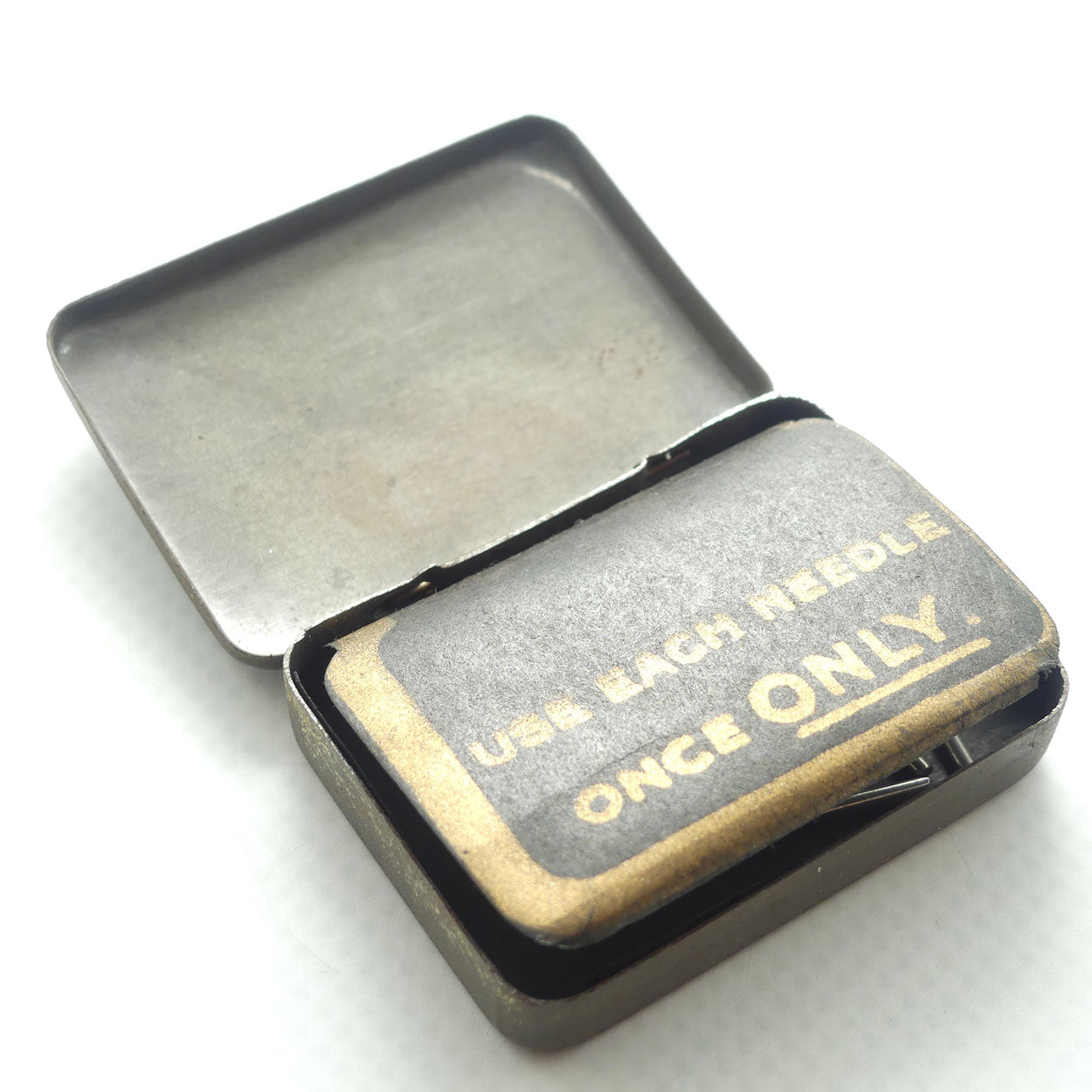 Columbia Talkie Needles gramophone needle tin | with some contents