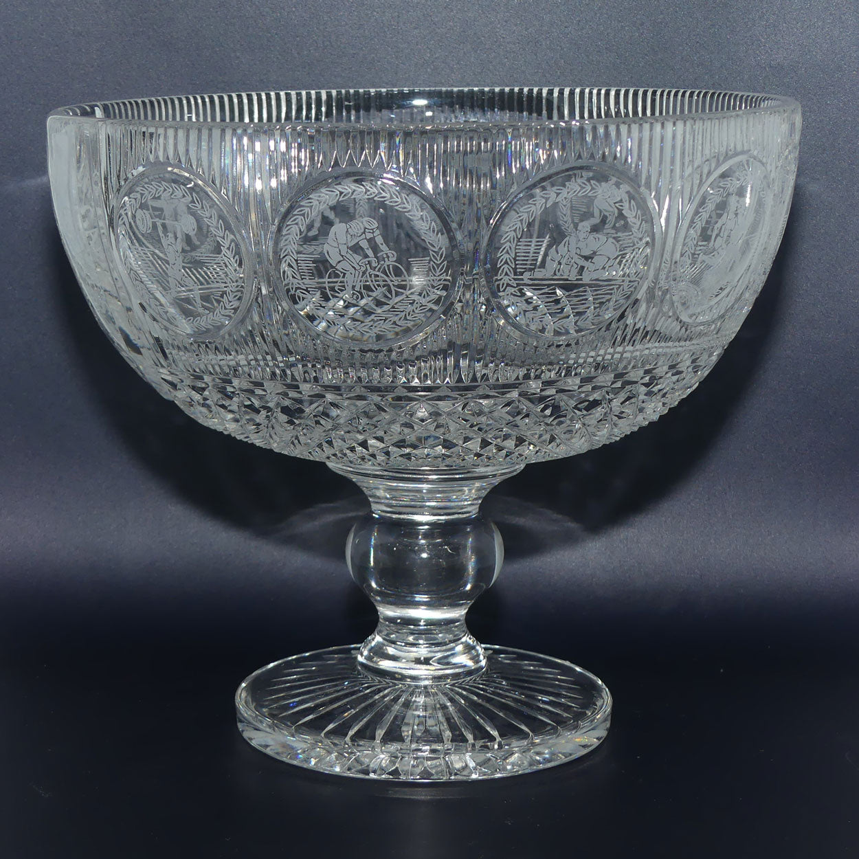 Stuart Crystal England | Commonwealth Games Brisbane 1982 pedestal fruit bowl