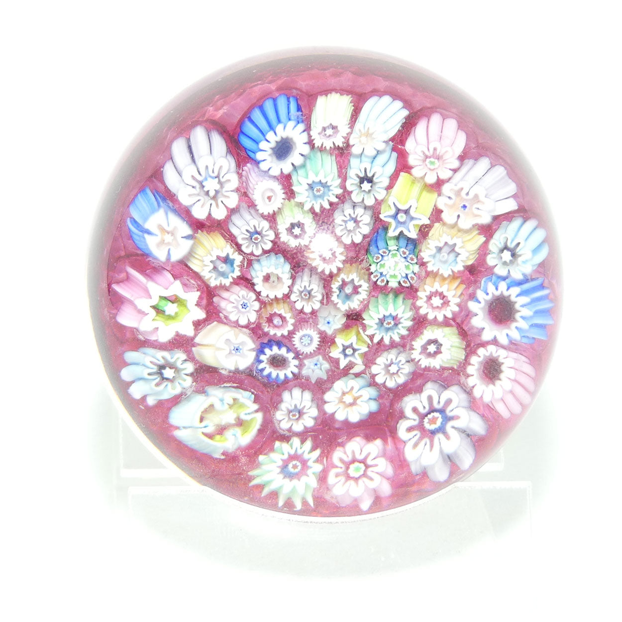 John Deacons Scotland Complex Closepack Medium paperweight | Cranberry