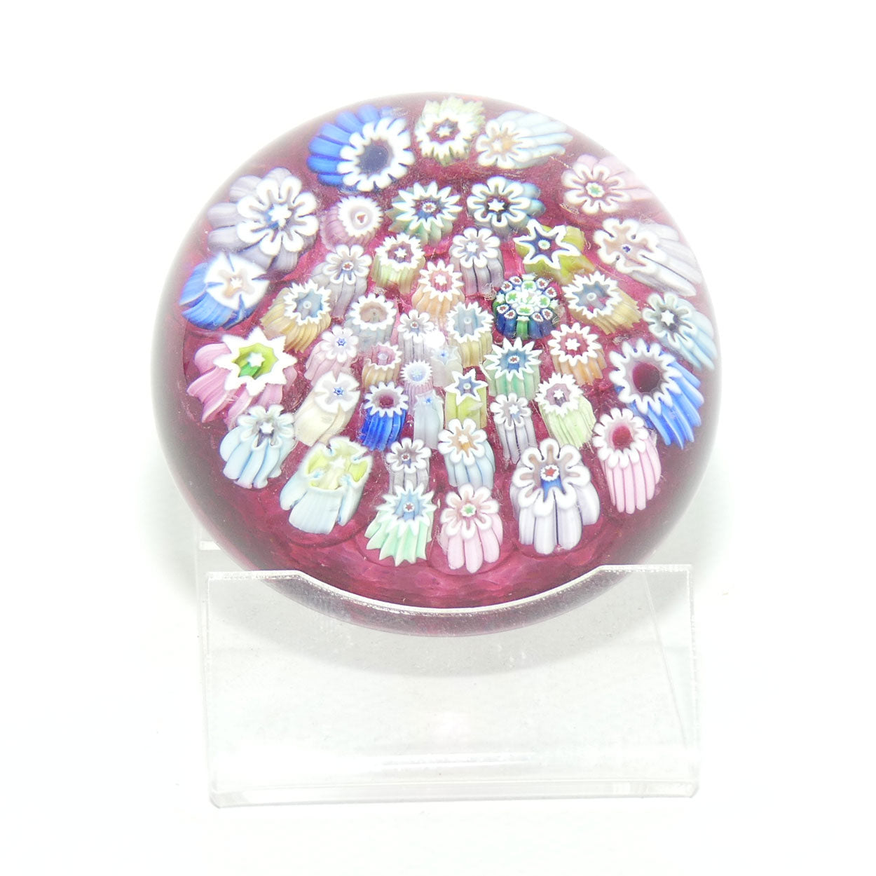 John Deacons Scotland Complex Closepack Medium paperweight | Cranberry