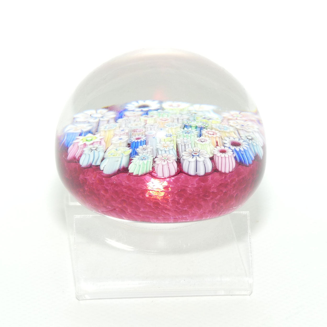 John Deacons Scotland Complex Closepack Medium paperweight | Cranberry