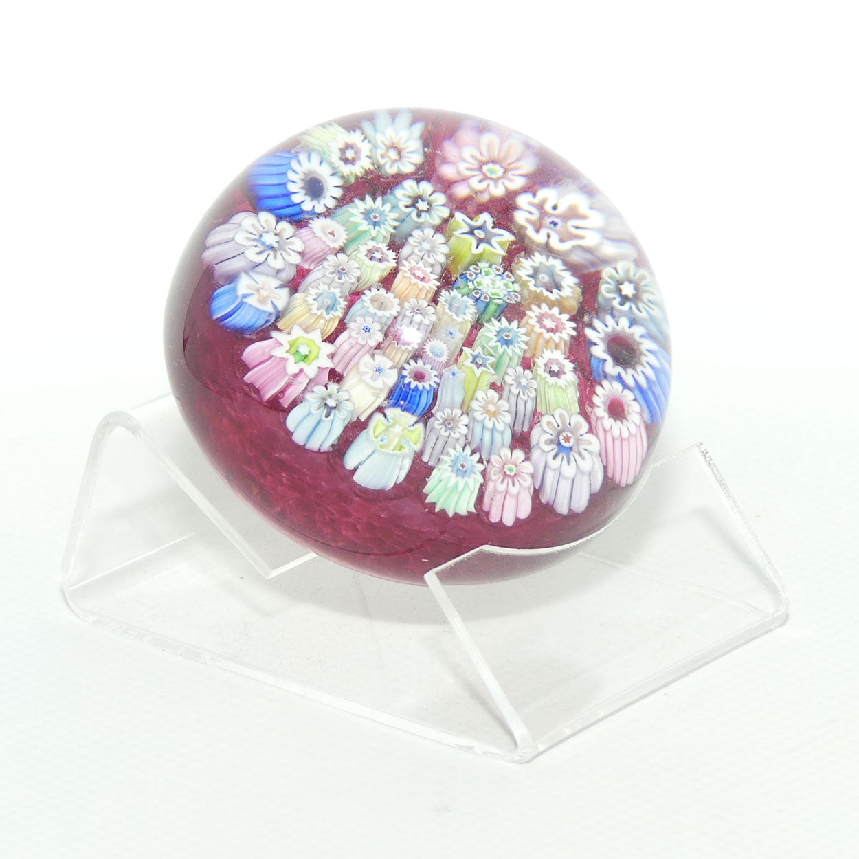 John Deacons Scotland Complex Closepack Medium paperweight | Cranberry