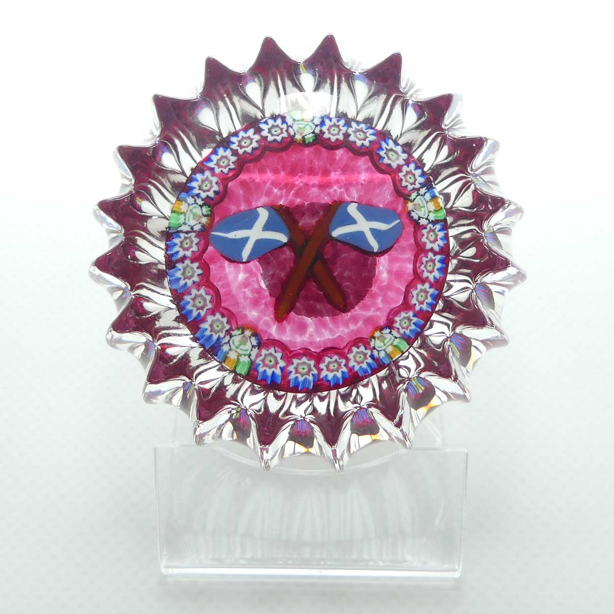 John Deacons Scotland the Brave medium paperweight | Ribbed | Cranberry