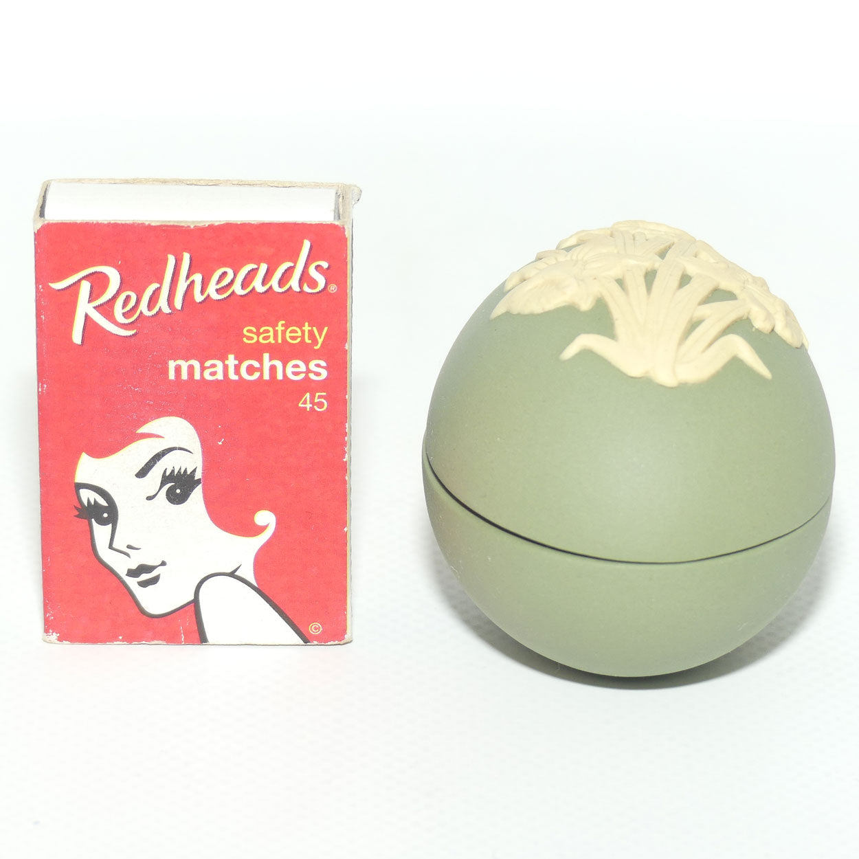 Wedgwood Jasper | Primrose on Green | Daffodil Egg shape trinket box