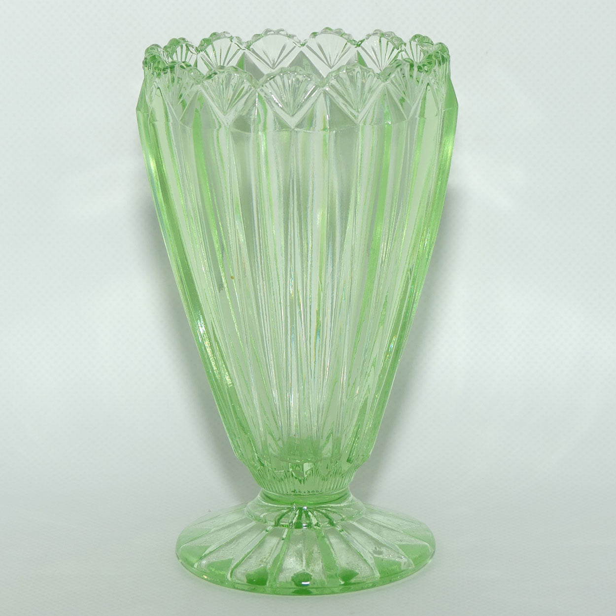 Crown Crystal Green Glass Shell pattern vase | URANIUM
