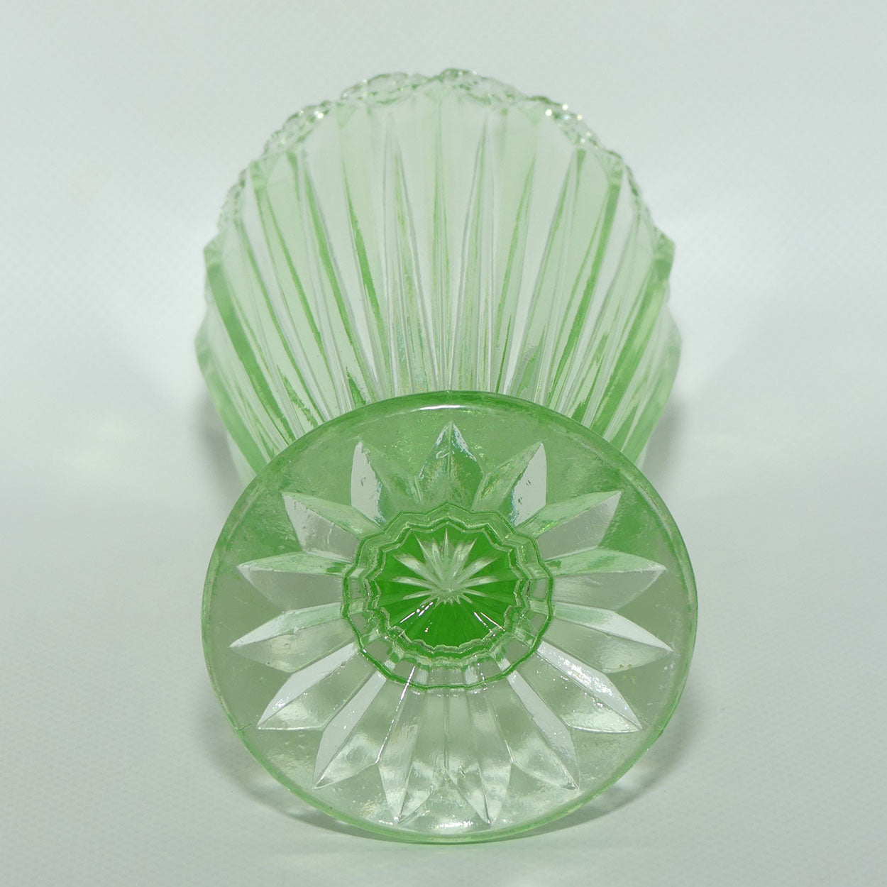 Crown Crystal Green Glass Shell pattern vase | URANIUM