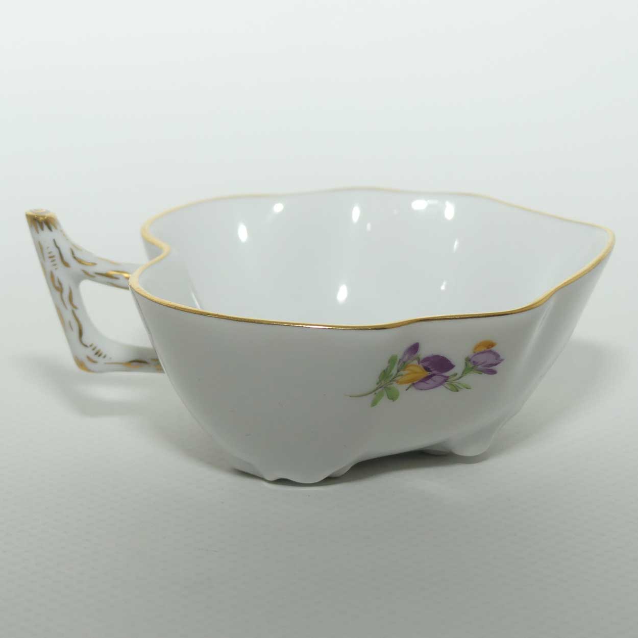 Meissen unusual shape cup | Underside with floral embossing | 040970/426