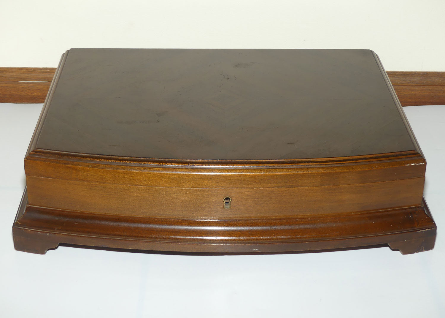 Viner and Hall patterned Walnut Cutlery canteen | no contents