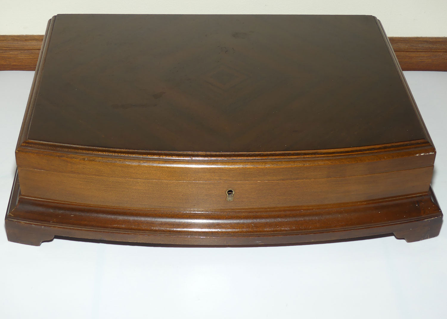 Viner and Hall patterned Walnut Cutlery canteen | no contents
