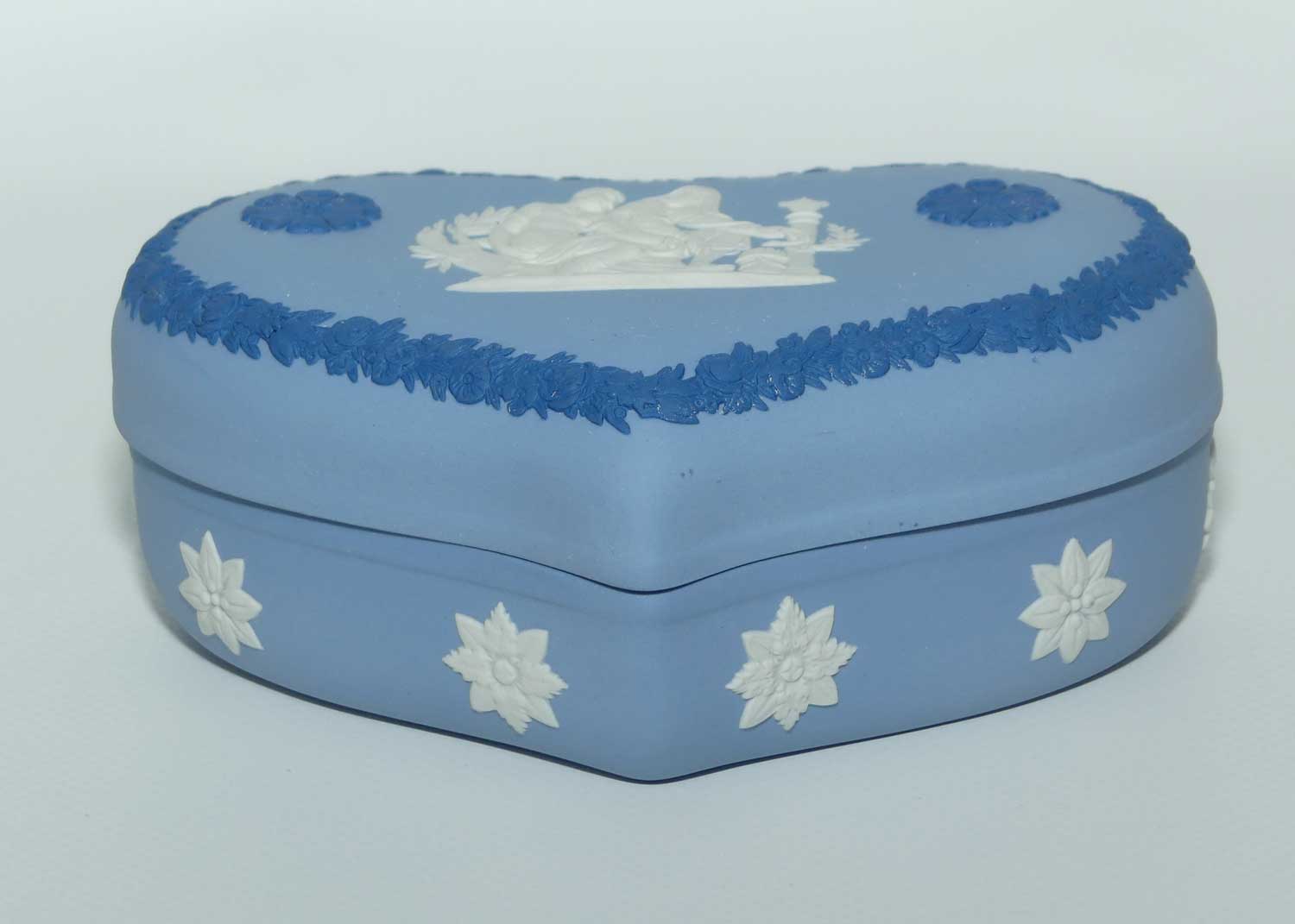 Wedgwood Jasper | Dark Blue and White on Pale wide heart shape powder bowl