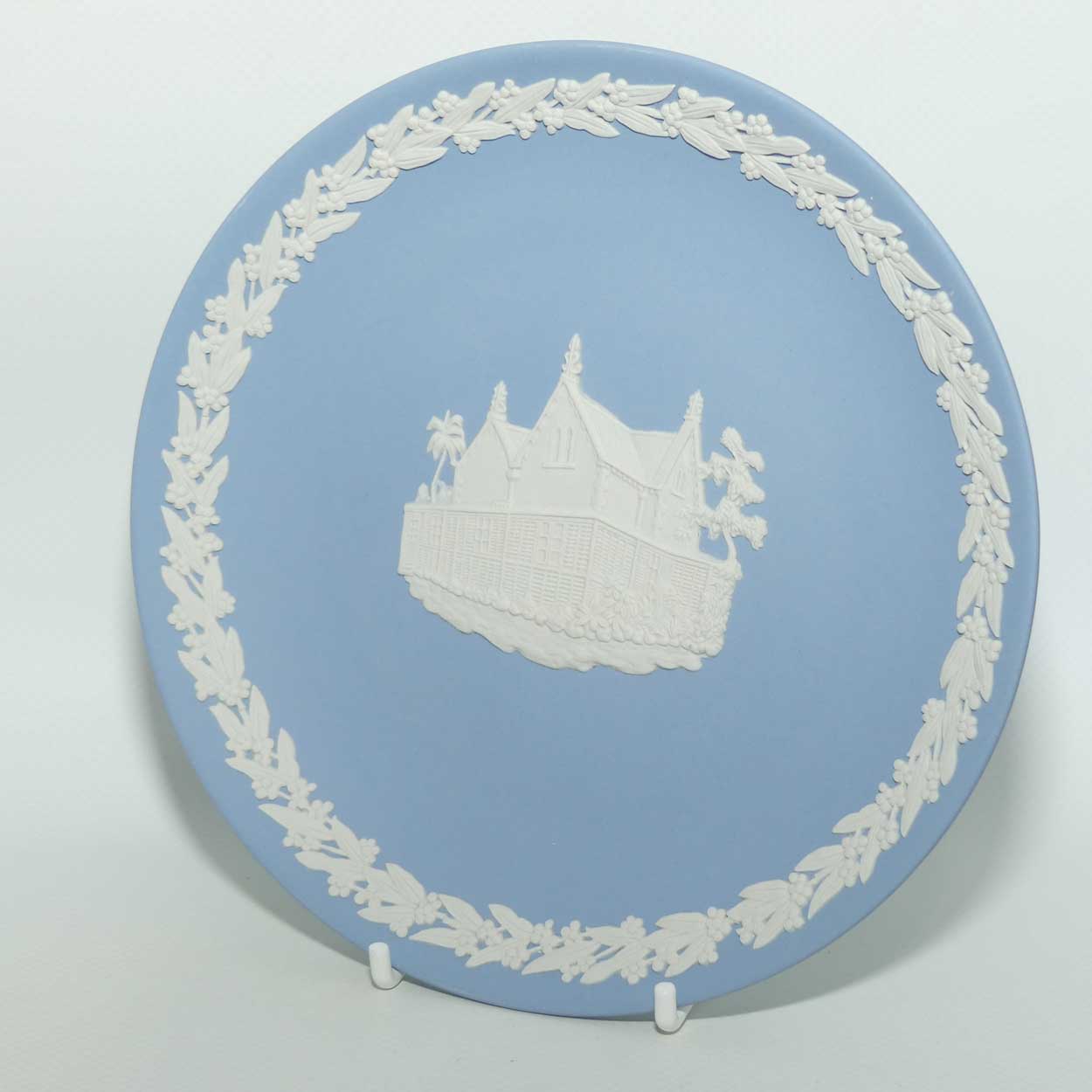 Wedgwood Jasper | Australian Capital Cities | White on Pale Blue | Darwin plate | 16.5cm | box + Cert